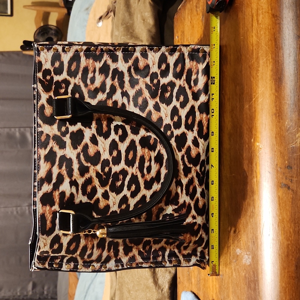 NWOT Cheetah print handbag.
